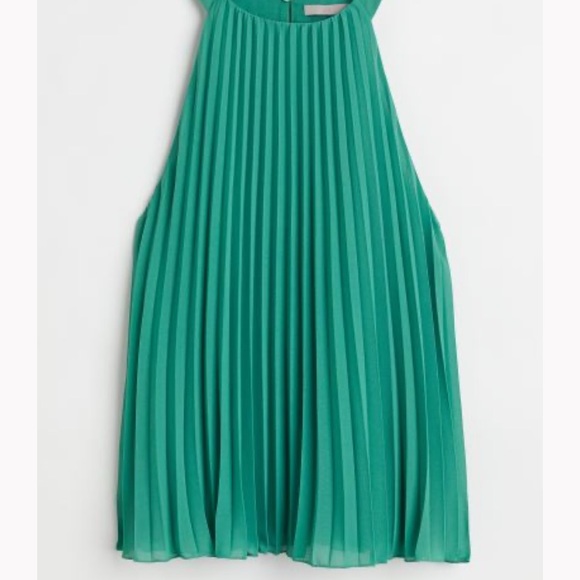 Sage, green H&M, pleated layered tank medium excellent condition like new - Picture 10 of 12